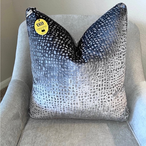 1-NWT CALLISTO HOME DECORATIVE PILLOW (please read
Description for details) - Picture 6 of 11